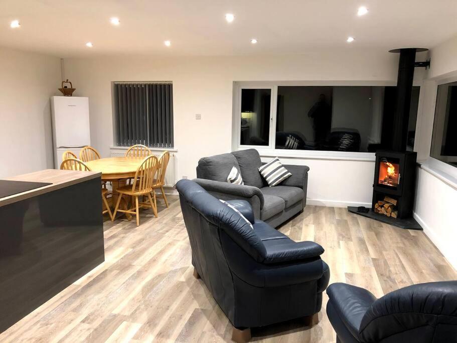 Coastal Bungalow, Sleeps 5 And Ideal For Walkers Amlwch Exterior foto